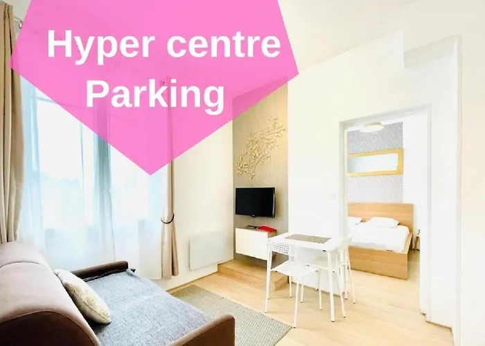 F2 Golden Lounge, Hyper Centre, Parking