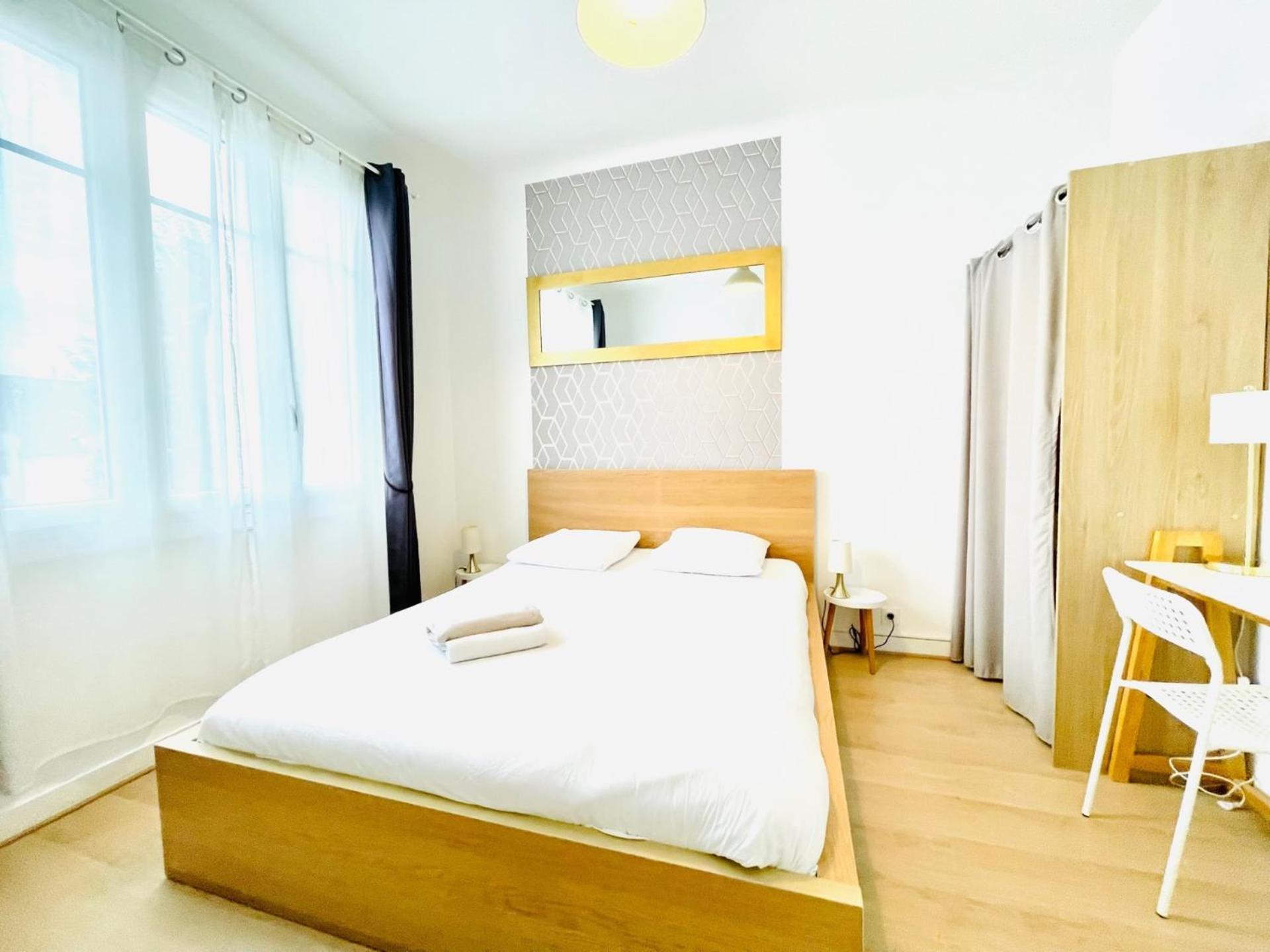 F2 Golden Lounge, Hyper Centre, Parking Apartment
